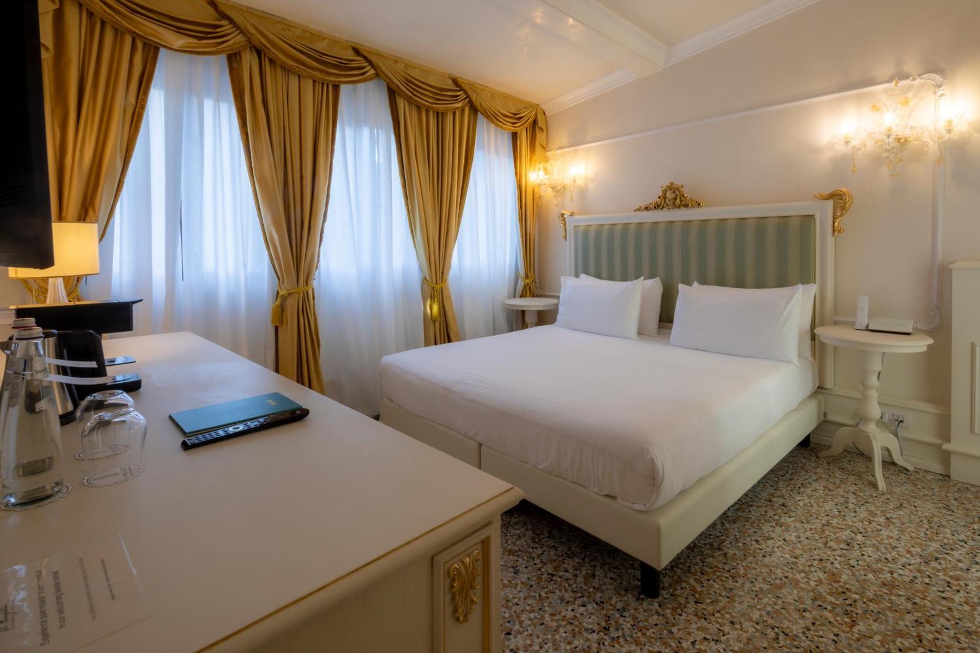 Ca' Bonfadini Historic Experience Hotel Venecia